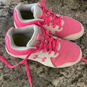 Girls softball cleats size 1 fit a 13.5 they run tight